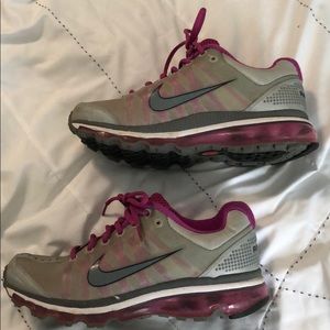 Nike airmax athletic shoes